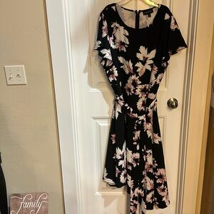 Lane Bryant size 22 floral dress w/flowing open arms, tied waist excellent cond